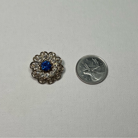Vintage Gold Tone Coro Signed Brooch w/ Blue and Clear Rhinestones - Picture 8 of 8